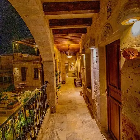 מלון Aren Cave And Art Gallery 2*