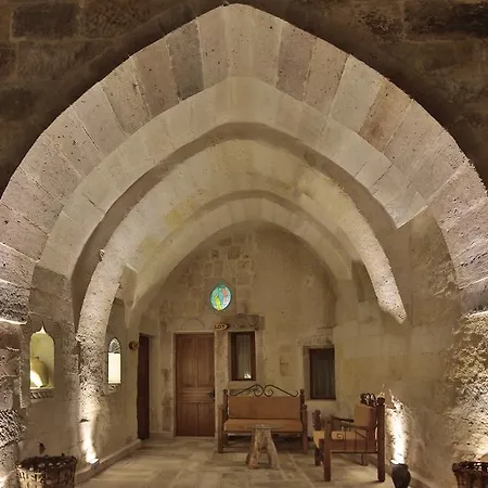 Aren Cave And Art Gallery מלון