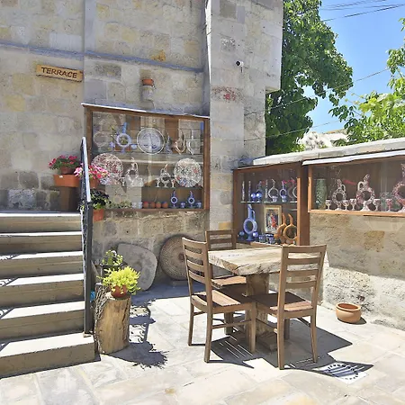 Aren Cave And Art Gallery Hotel 2*