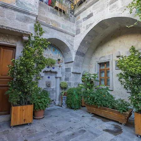 Hotel Aren Cave And Art Gallery