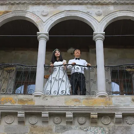 Hotel Aren Cave And Art Gallery