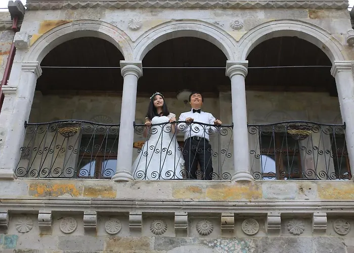 Hotel Aren Cave And Art Gallery